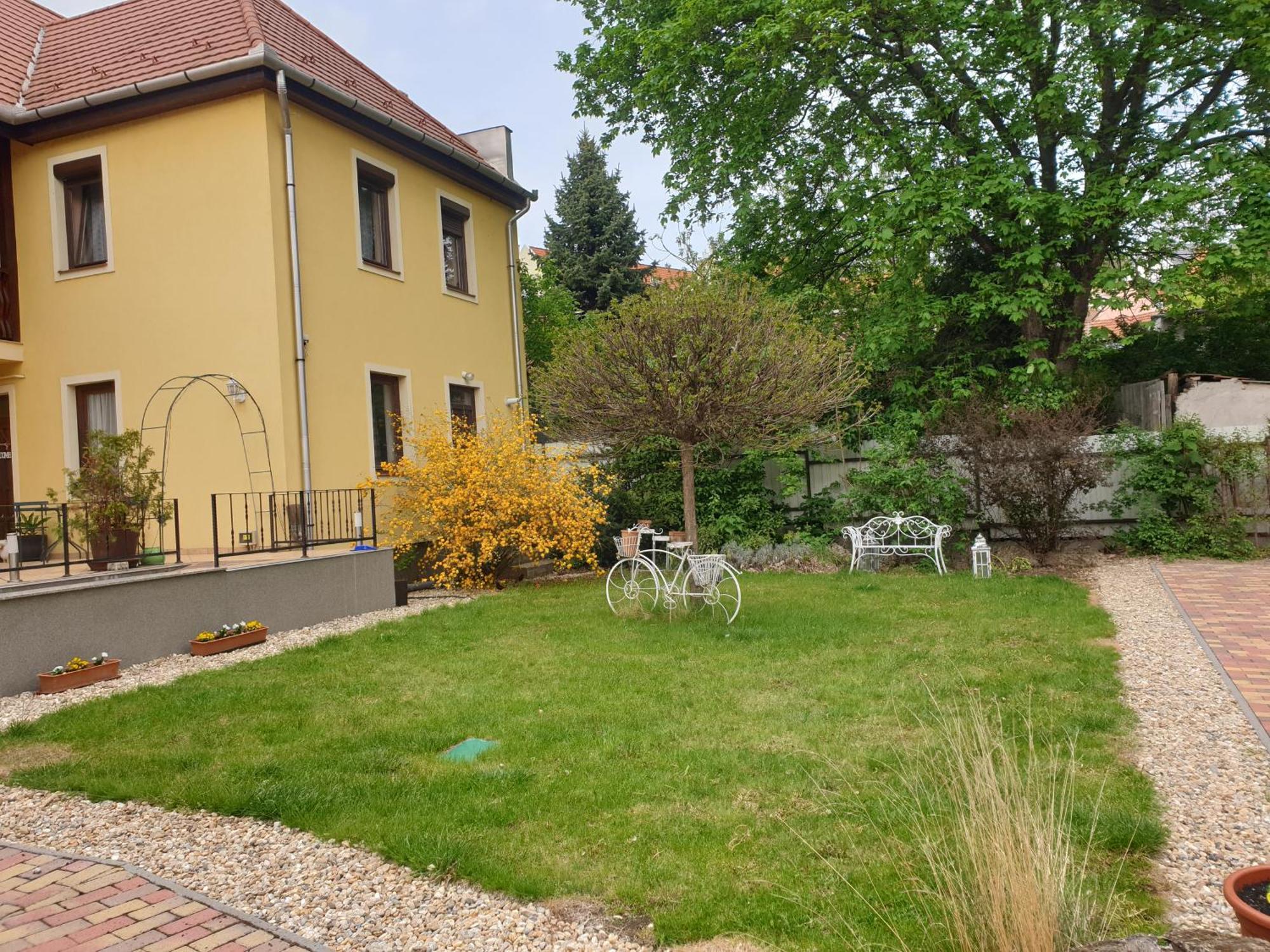 Diofa Vendeghaz Appartement Eger Buitenkant foto