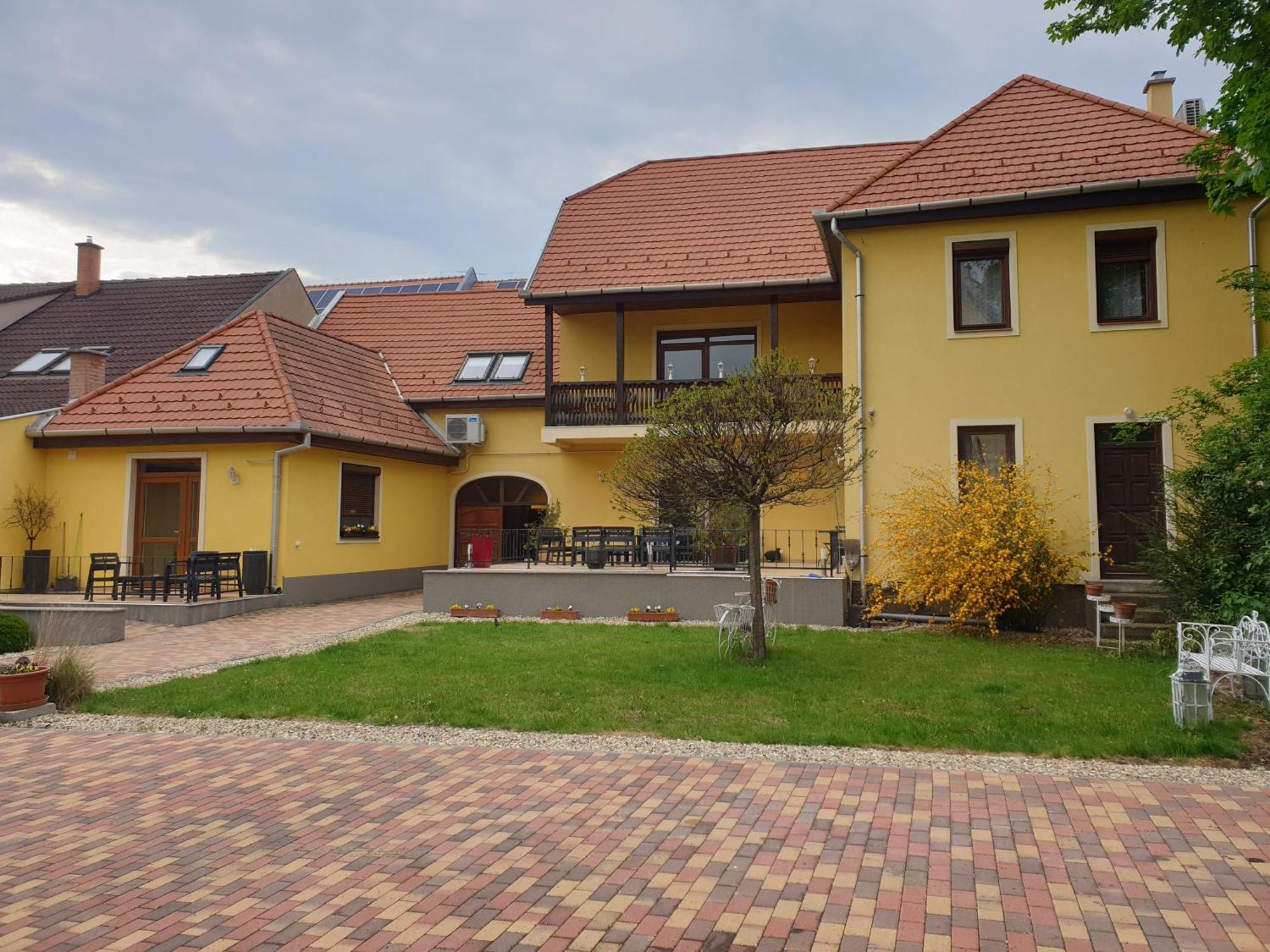 Diofa Vendeghaz Appartement Eger Buitenkant foto