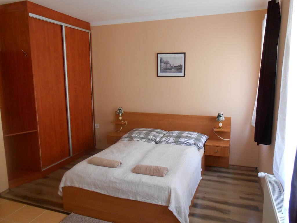 Diofa Vendeghaz Appartement Eger Buitenkant foto