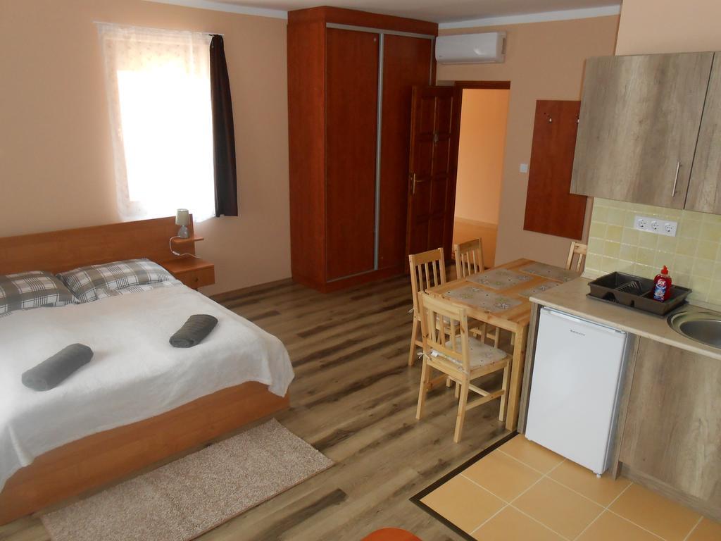 Diofa Vendeghaz Appartement Eger Buitenkant foto