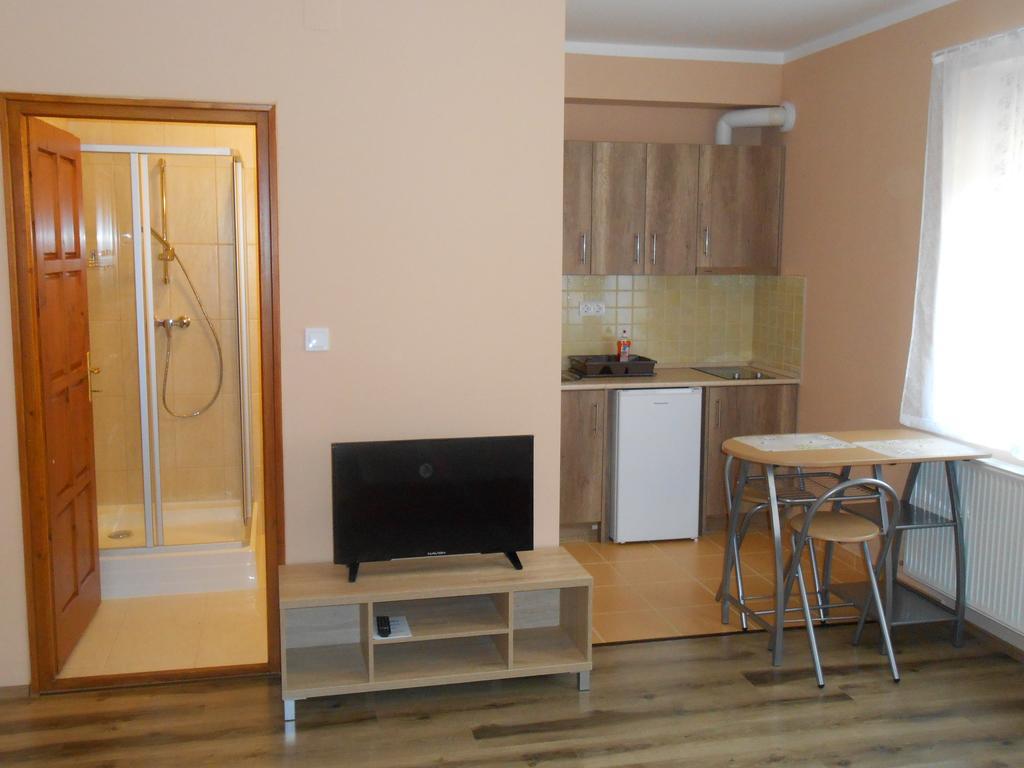 Diofa Vendeghaz Appartement Eger Buitenkant foto
