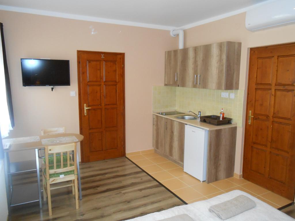 Diofa Vendeghaz Appartement Eger Buitenkant foto