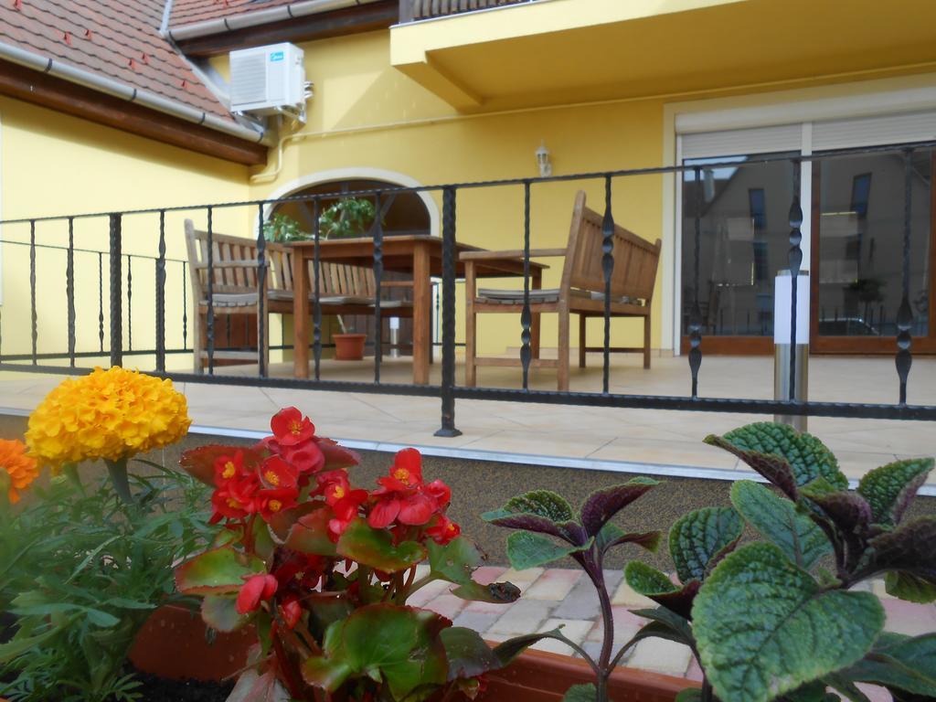 Diofa Vendeghaz Appartement Eger Buitenkant foto