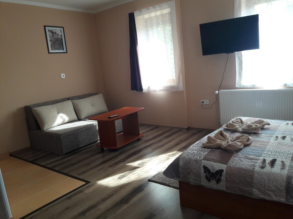 Diofa Vendeghaz Appartement Eger Buitenkant foto